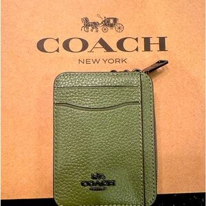 Coach small zip top wallet . Leather : olive green